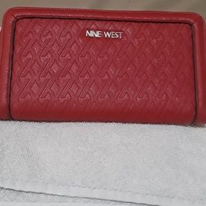 N W/0 T, Nine West Wallet